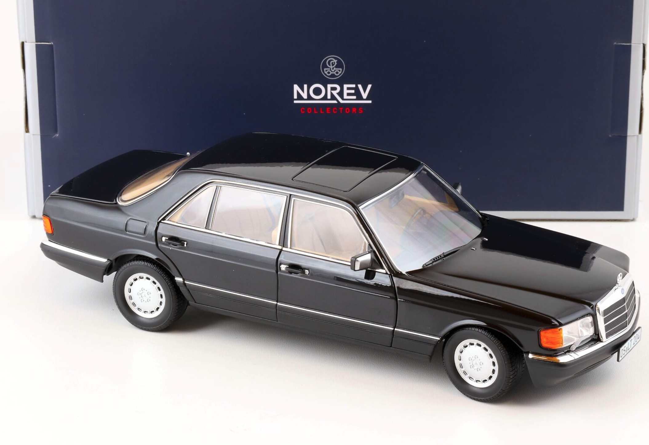 Модель автомобиля Norev 1:18 Mercedes-Benz 560 SEL W126 1985-1991 Black (183793) - фото 5 Модель автомобиля Norev 1:18 Mercedes-Benz 560 SEL W126 1985-1991 Black (183793) - фото 5