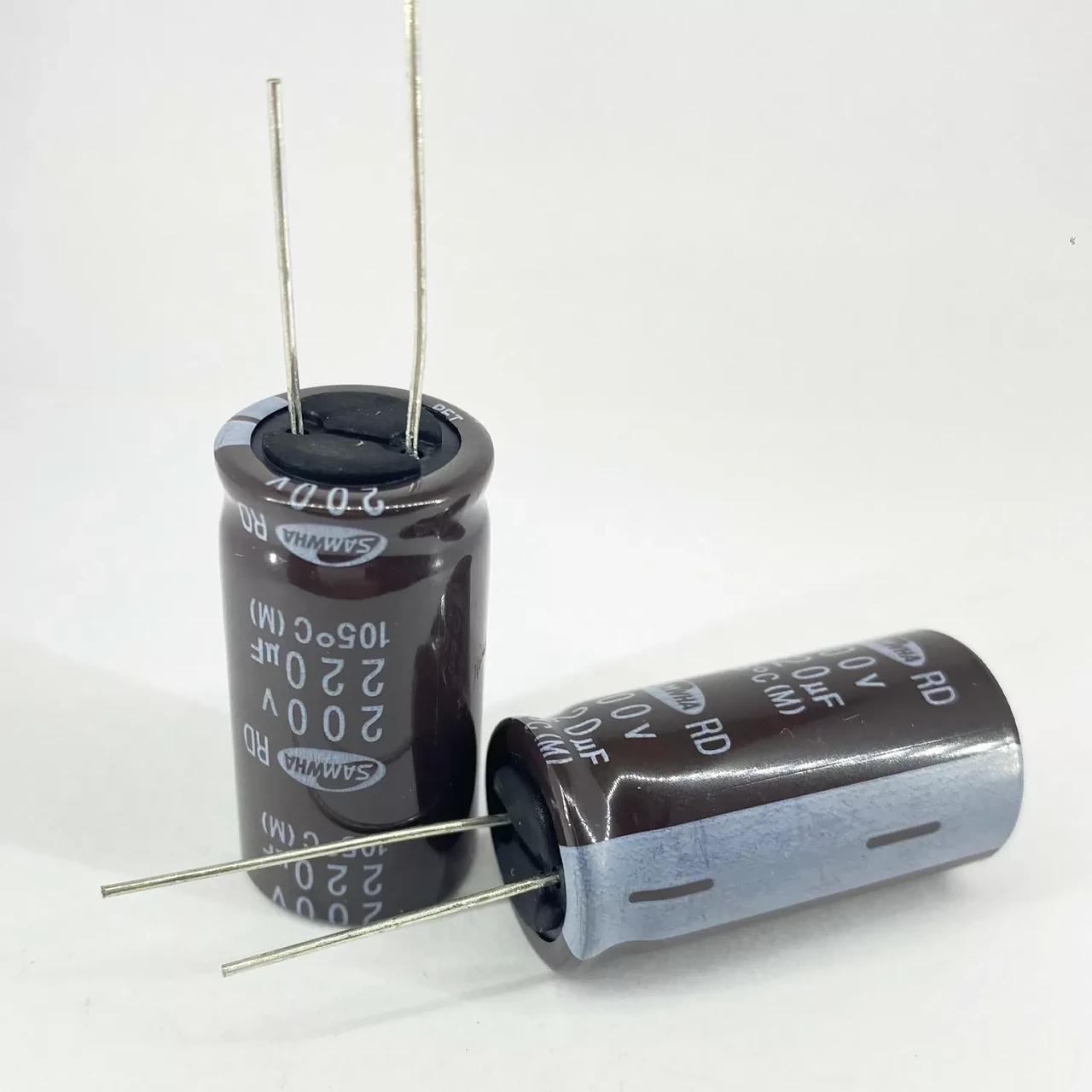 Конденсаторы электролитические SAMWHA 220 мкф 200V 18x35 мм 105 °C (1965011329)
