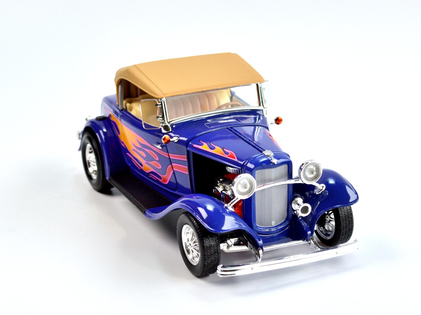 Модель автомобіля Road Legends Ford Roadster Street Rod 1932 р. 1:18 Синій (51)