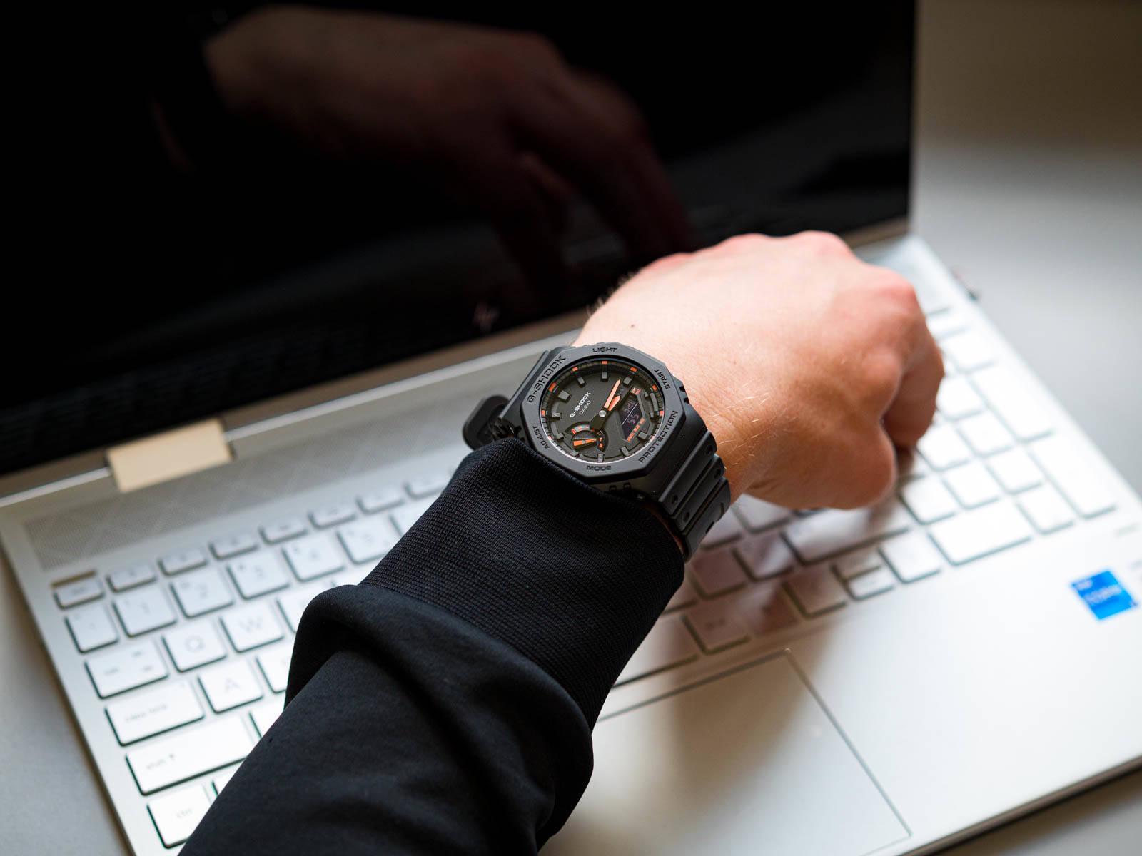 Часы Casio G-SHOCK GA-2100-1A4ER Neon Accent Series (1513) - фото 3 Часы Casio G-SHOCK GA-2100-1A4ER Neon Accent Series (1513) - фото 3