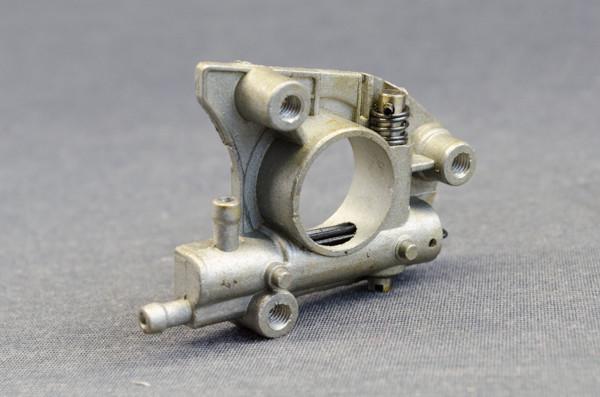 Масляний насос для бензопил серії 4400 (1559)