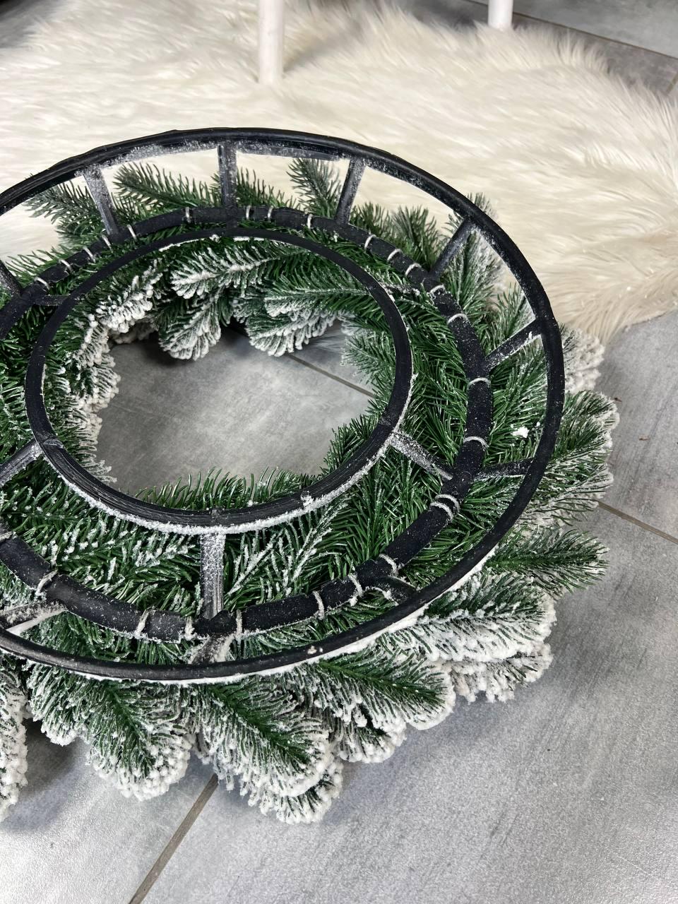 Новорічний засніжений вінок Тріумф зі штучної хвої 40 см Зелений (YA678605) - фото 6 Новорічний засніжений вінок Тріумф зі штучної хвої 40 см Зелений (YA678605) - фото 6