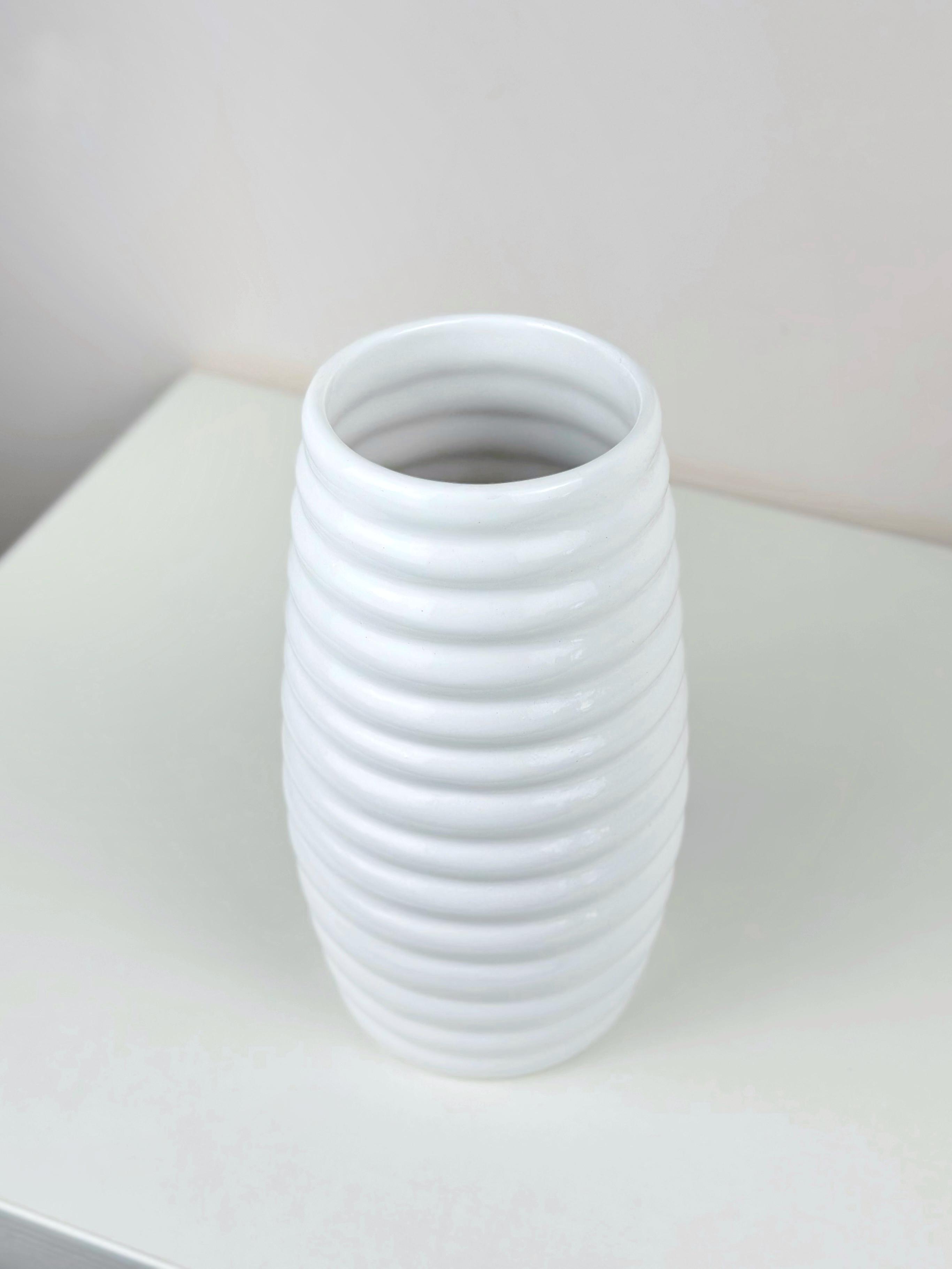 Ваза для квітів та декору глиняна керамічна Вулик 20 см Білий (4001-3) - фото 3 Ваза для квітів та декору глиняна керамічна Вулик 20 см Білий (4001-3) - фото 3