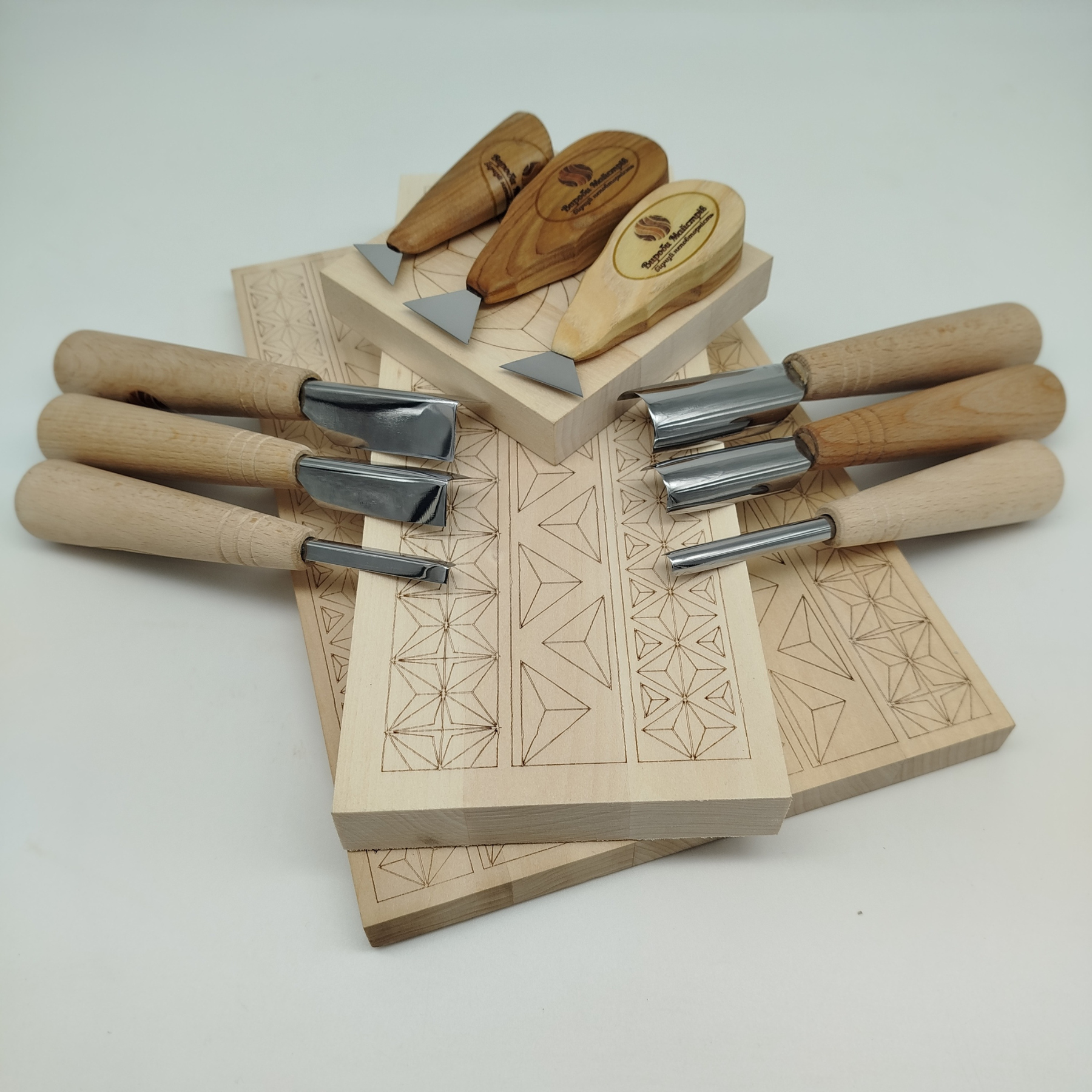 Набор для геометрической резьбы по дереву 3 досточки с чертежом/3 резаки/6 стамесок (33740837)