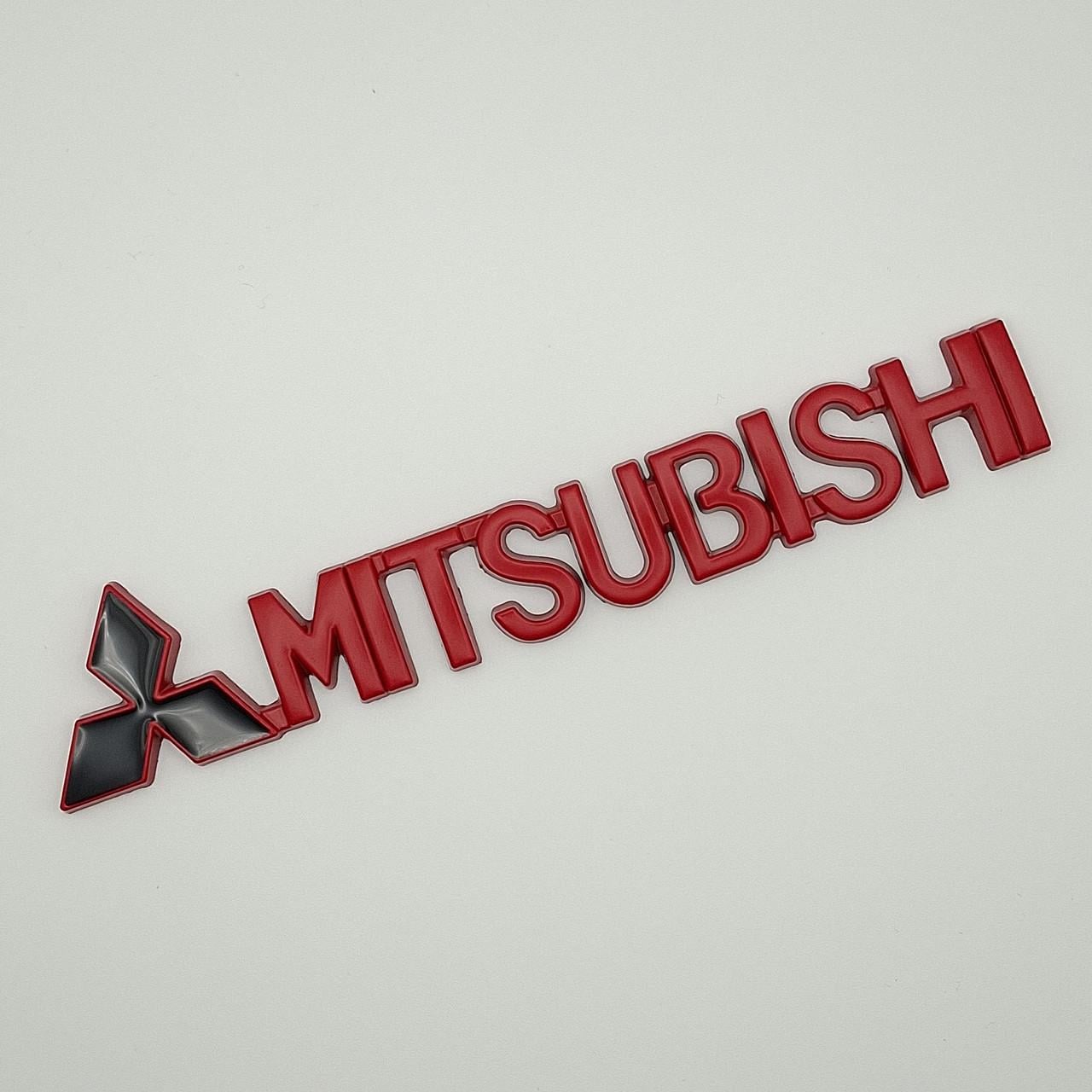 Эмблема надпись Mitsubishi металл Красный/14,8х2,8 см Черный матовый (2600768768)
