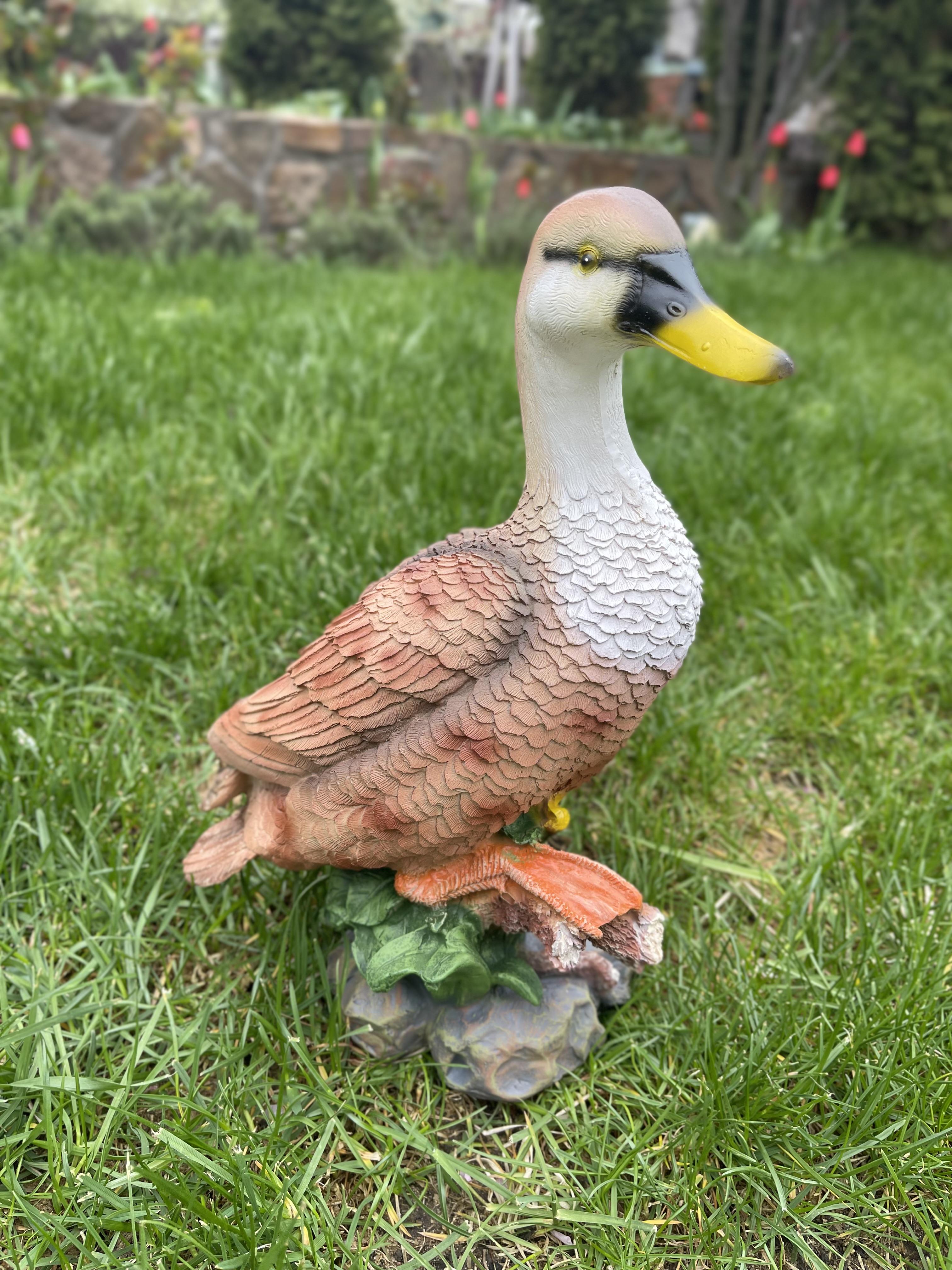 Садова фігура ДомФігурок Качка на камені (1034)