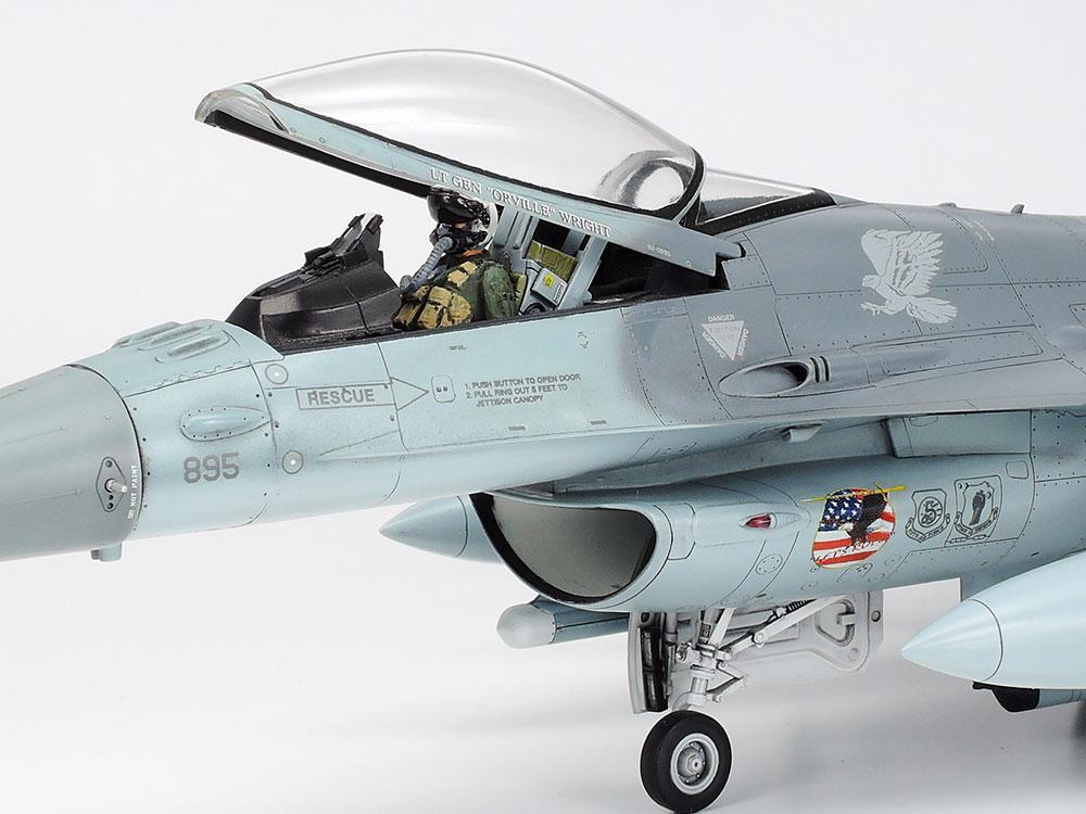 Сборная модель Tamiya самолет 1:48 F-16CJ Fighting Falcon (61098-000) - фото 4