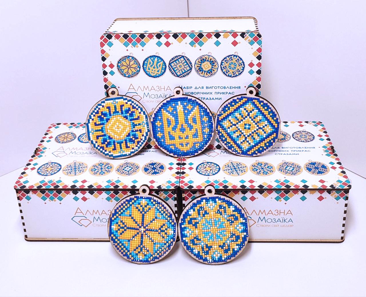 Набір прикрас новорічних патріотичних дерев'яних з алмазної мозаїки (DMS-002) - фото 3 Набір прикрас новорічних патріотичних дерев'яних з алмазної мозаїки (DMS-002) - фото 3