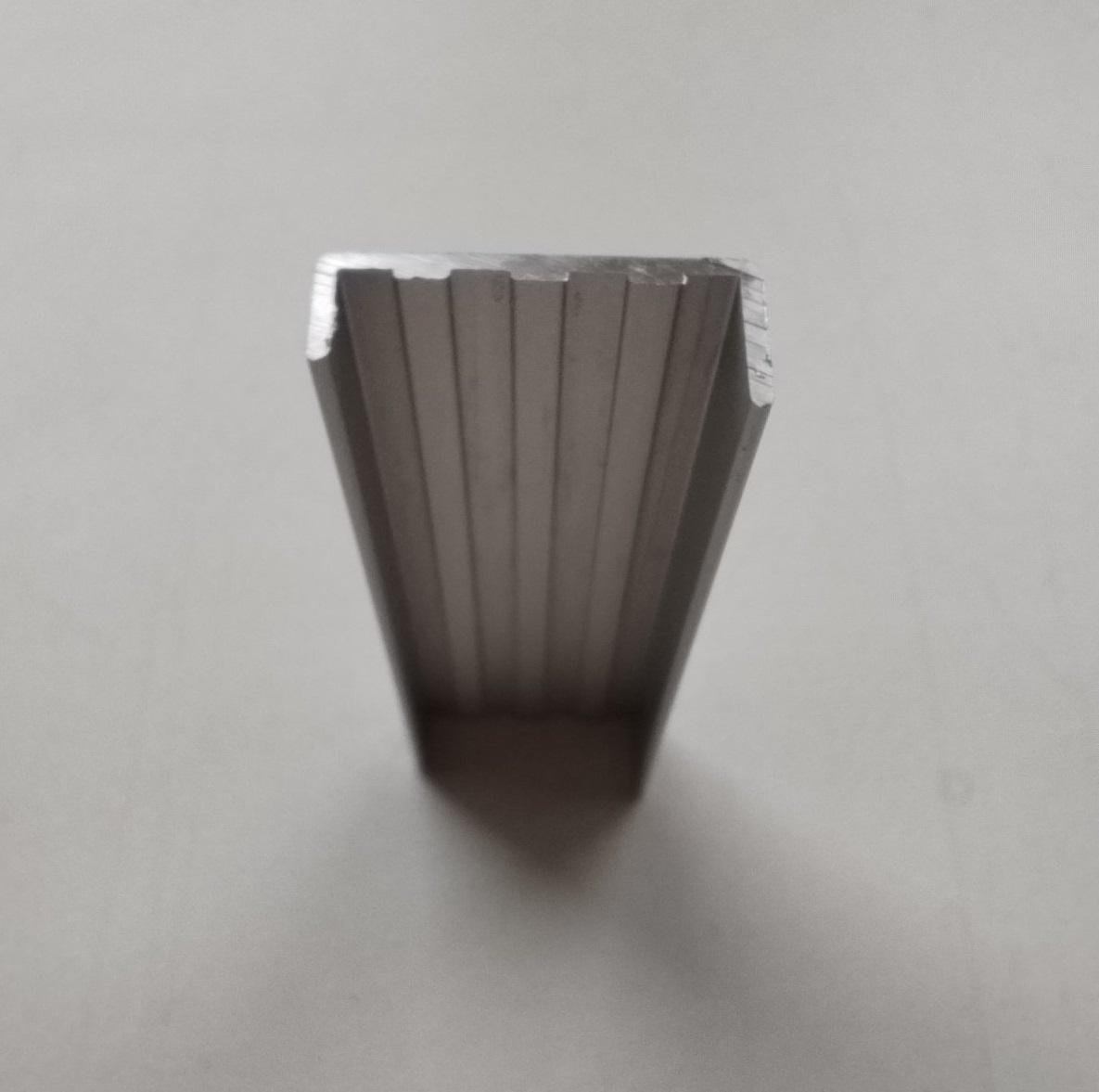 Профиль алюминиевый С18 торцевой (26341370)