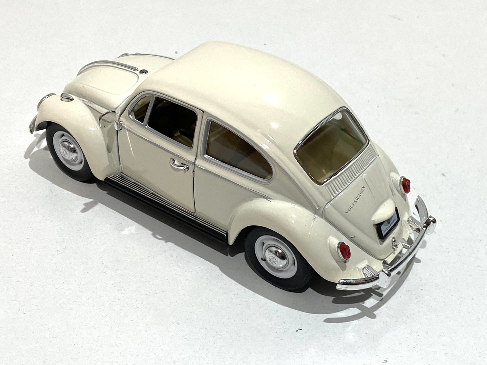 Машинка металева Kinsmart Volkswagen Beetle 1:28 Білий (KT 7002WY) - фото 2