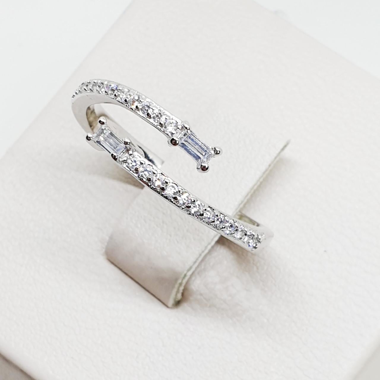 Кольцо серебряное с кубическим цирконием р. 16 2,07 г (1525831729)