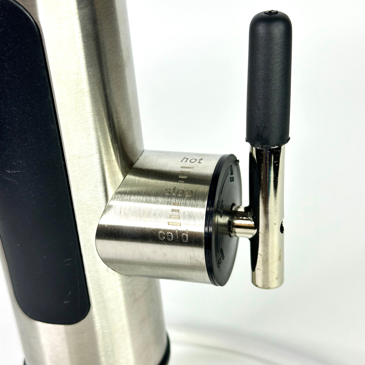 Проточний водонагрівач-кран електричний з миттєвим нагрівом води/дисплеєм і нижнім підключенням (RVP-16-Silver/Blac) - фото 5 Проточний водонагрівач-кран електричний з миттєвим нагрівом води/дисплеєм і нижнім підключенням (RVP-16-Silver/Blac) - фото 5