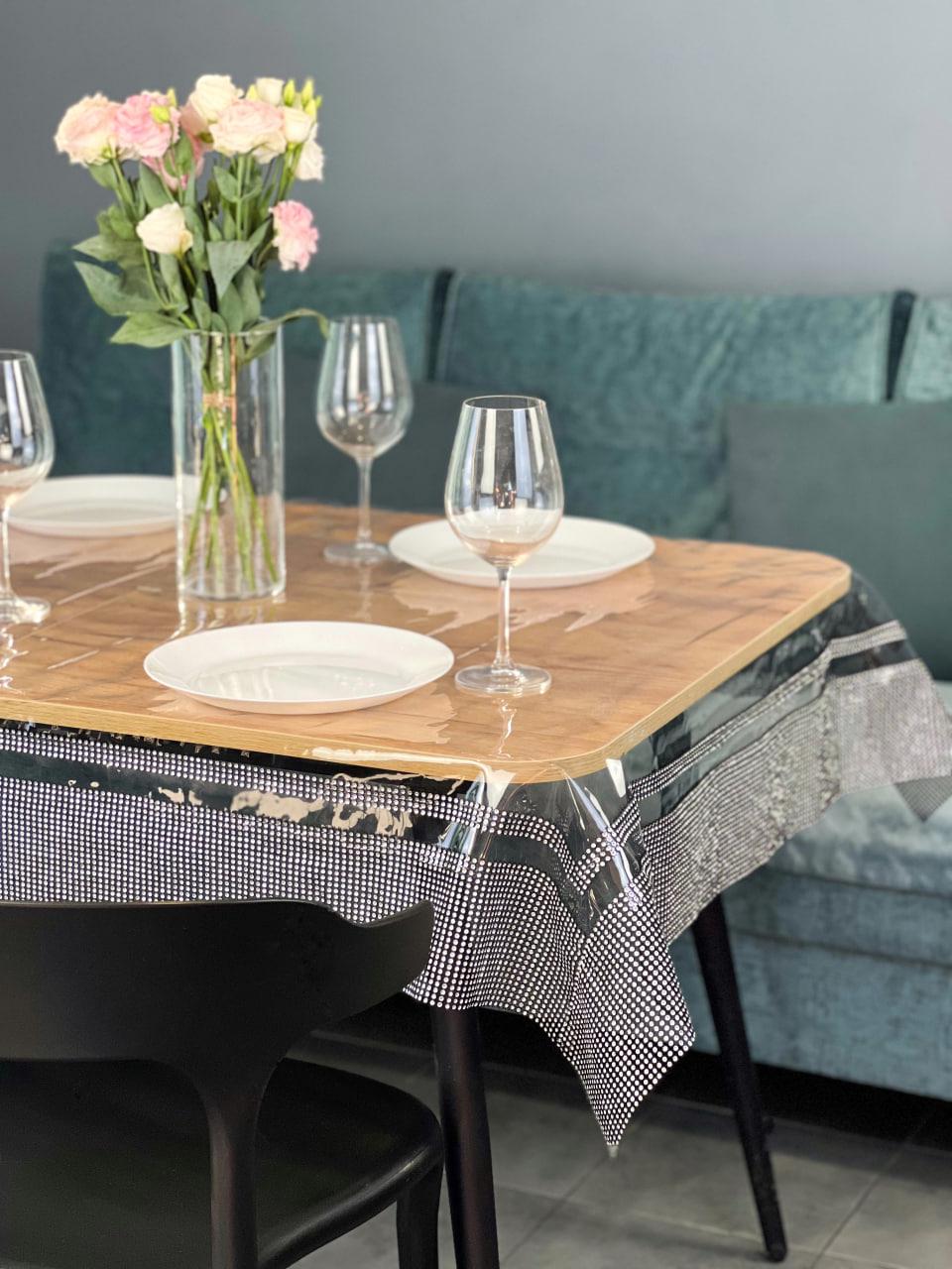 Скатерть силиконовая с черной стразовой лентой с камнями двойная 160x120 см (221-24) Скатерть силиконовая с черной стразовой лентой с камнями двойная 160x120 см (221-24)