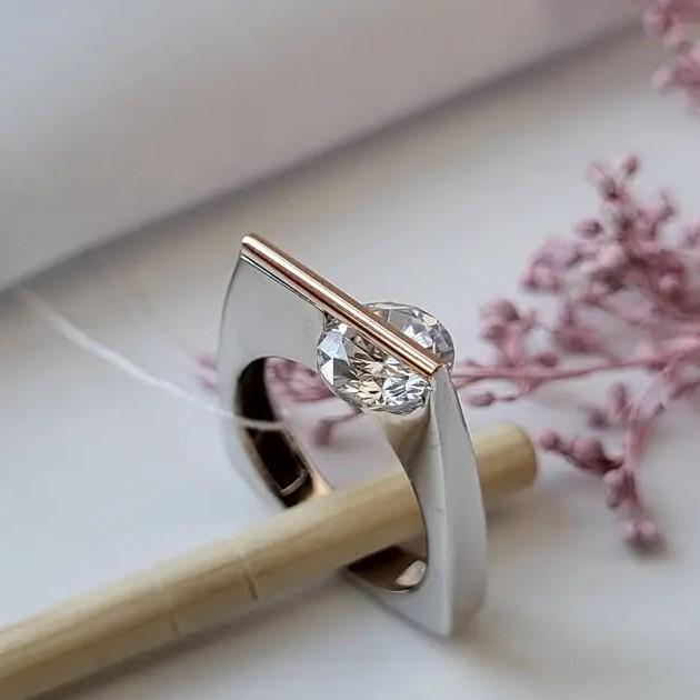 Кольцо женское Геометрия из серебра с золотой пластиной вставка кубического циркония р. 17,5 Кольцо женское Геометрия из серебра с золотой пластиной вставка кубического циркония р. 17,5