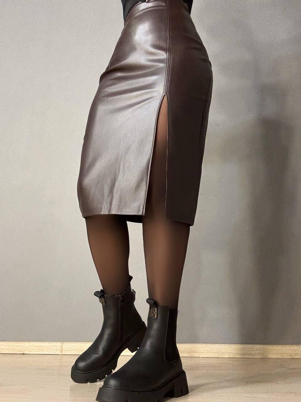 Юбка женская Gritana 125 из экокожи с разрезом меди прямая M Коричневый (5816) - фото 3 Юбка женская Gritana 125 из экокожи с разрезом меди прямая M Коричневый (5816) - фото 3