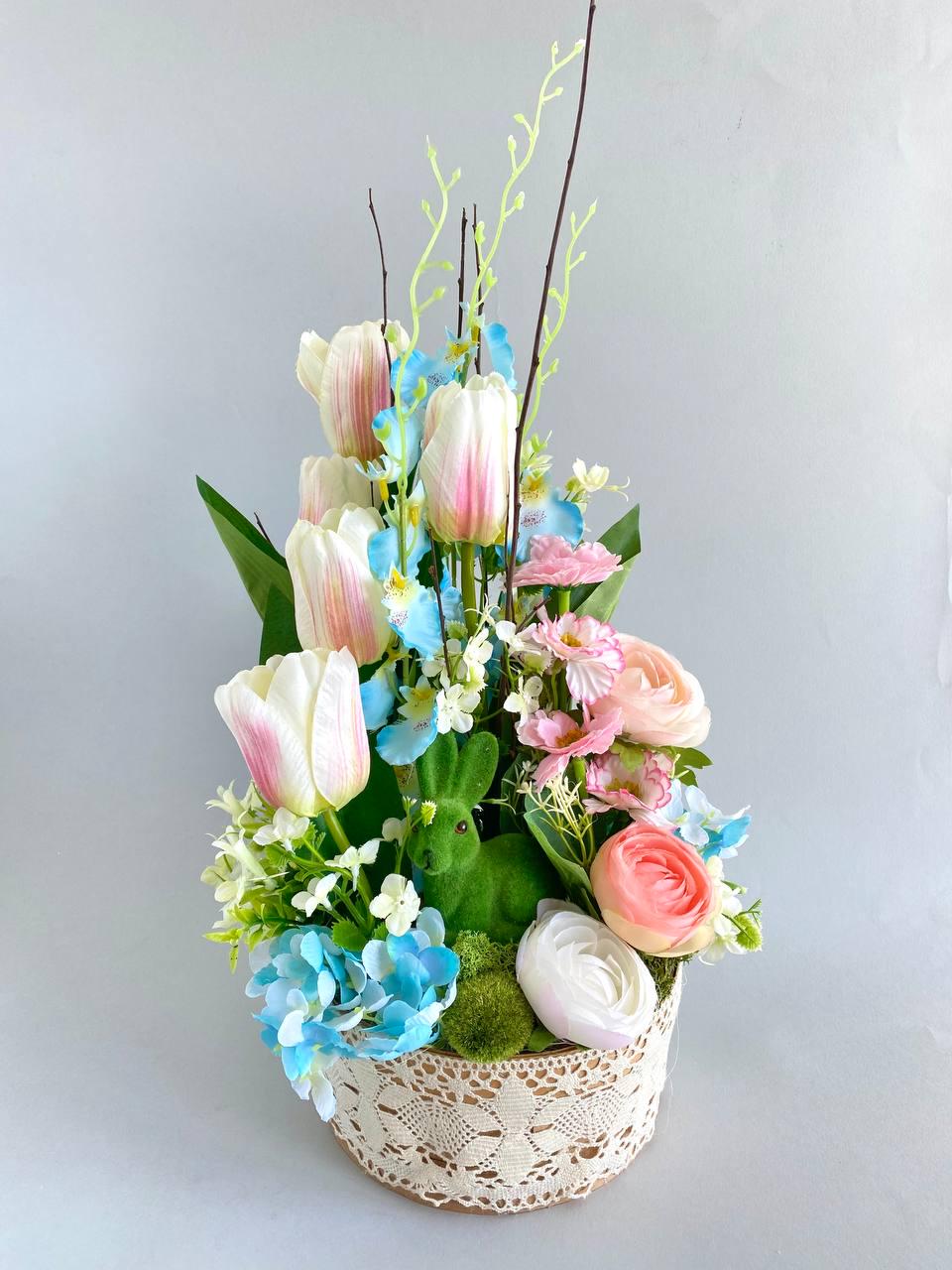 Великодня композиція Весняна з фігуркою кролика