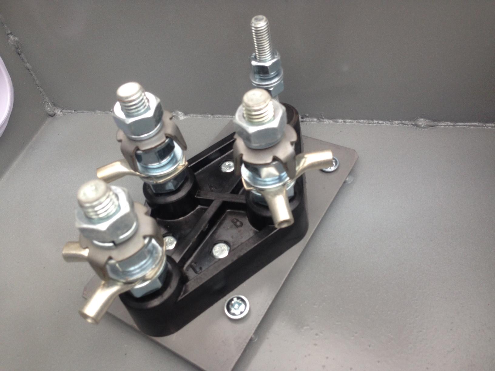 Клеммник проходной КП 320а 14 мм (102)