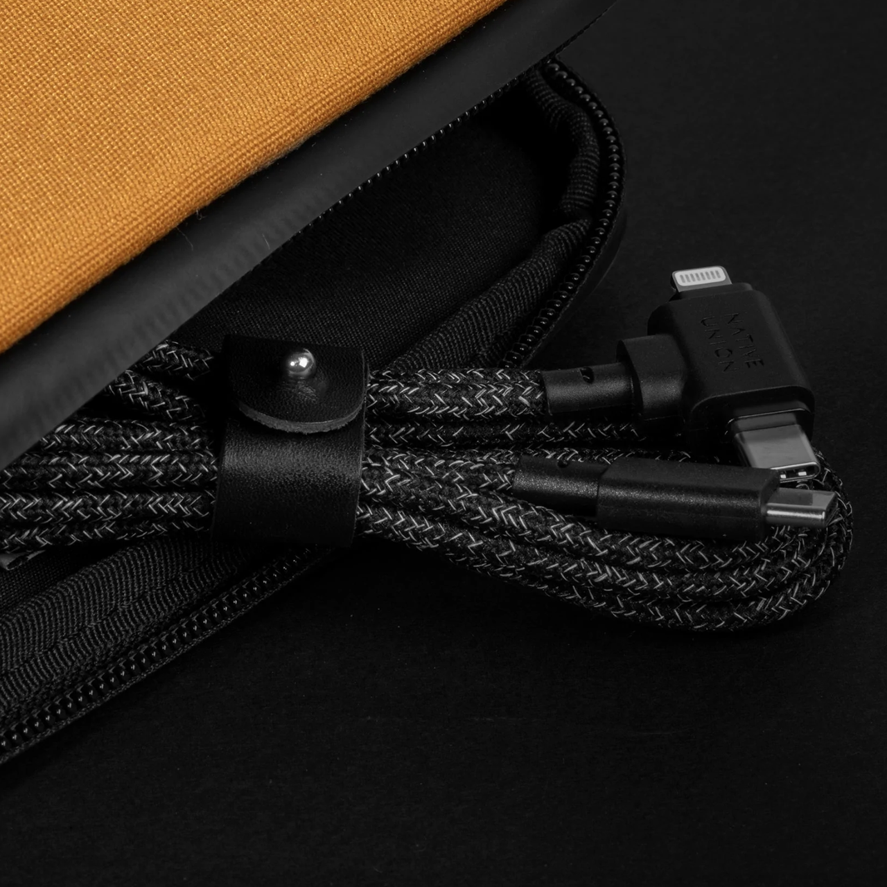 Кабель Native Union Belt Cable Universal USB-C to USB-C/Lightning 1.5 m, Cosmos Black (BELT-CCL-COS-NP) - фото 4 Кабель Native Union Belt Cable Universal USB-C to USB-C/Lightning 1.5 m, Cosmos Black (BELT-CCL-COS-NP) - фото 4