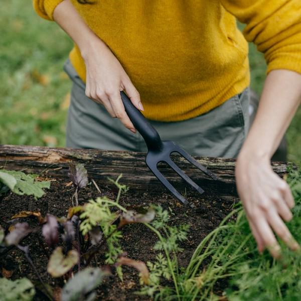 Вилы для сорняков Fiskars Solid 27,7 см (1072103) - фото 3 Вилы для сорняков Fiskars Solid 27,7 см (1072103) - фото 3