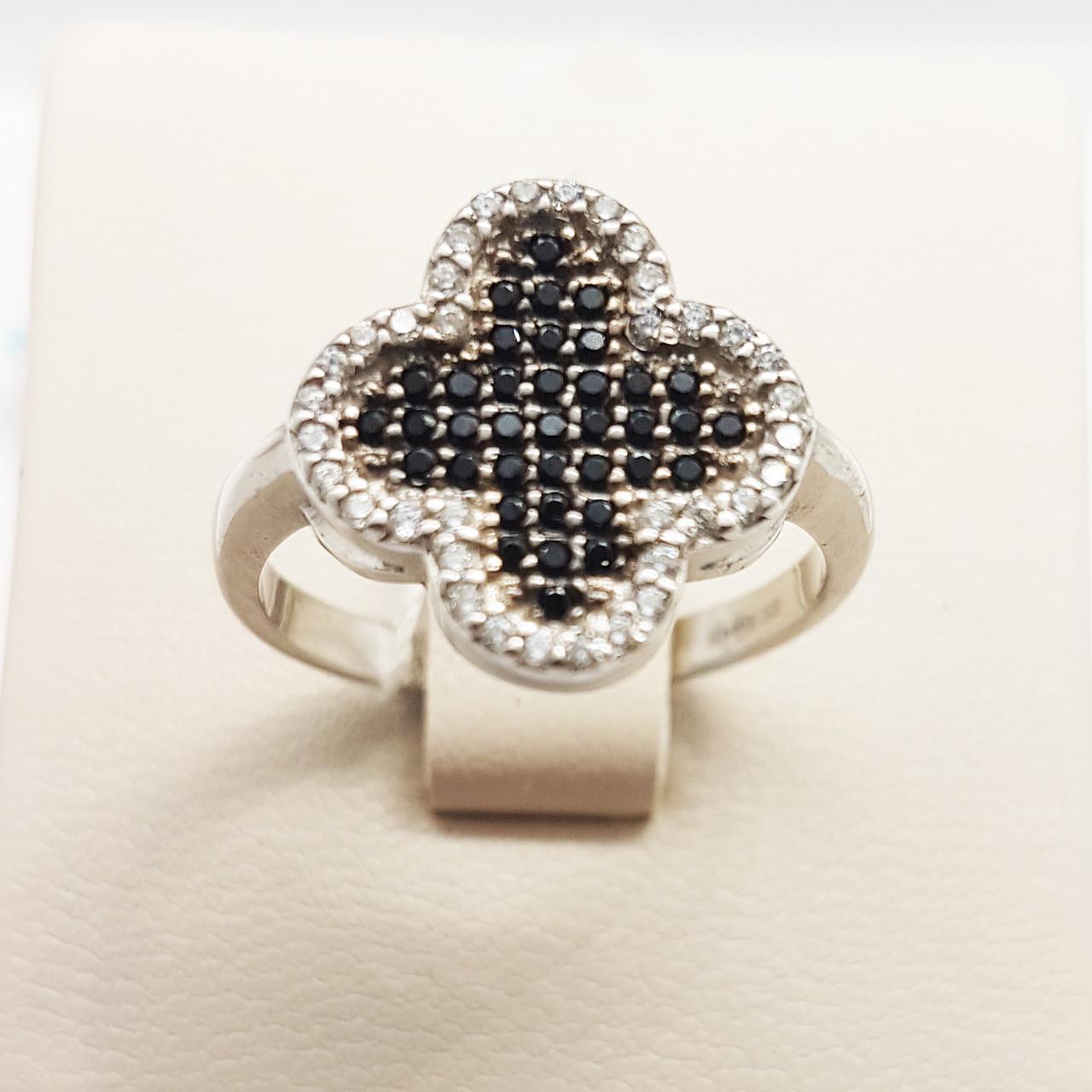 Кольцо серебряное Клевер с кубическим цирконием р. 19 3,1 г (1858567074)