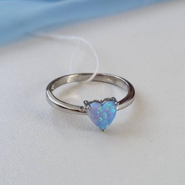 Кольцо с голубым опалом р. 18 1,60 г (кк2опг/1164)