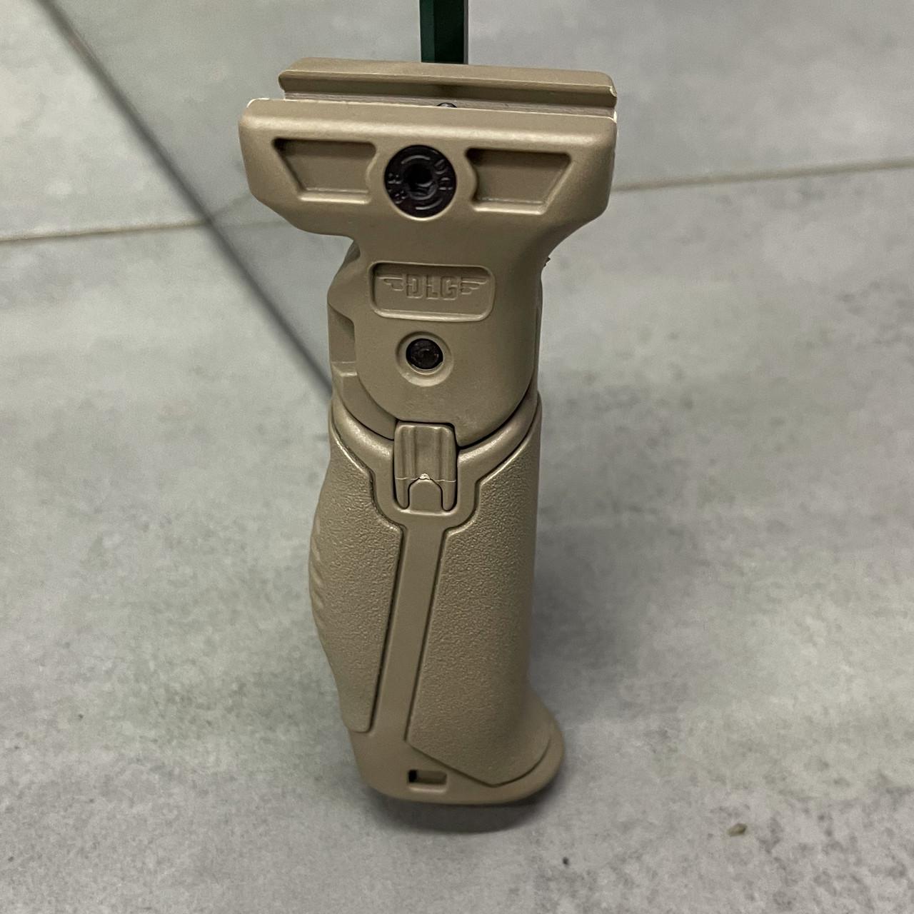 Рукоятка переноски огня DLG Tactical DLG-048 на планку Picatinny Койот (1742073881) Рукоятка переноски огня DLG Tactical DLG-048 на планку Picatinny Койот (1742073881)