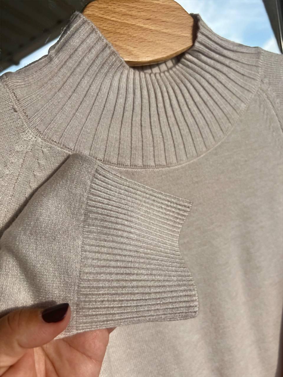 Свитер женский A-N 1066 тонкий широкий высокий воротник OS Бежевый (2753) - фото 4