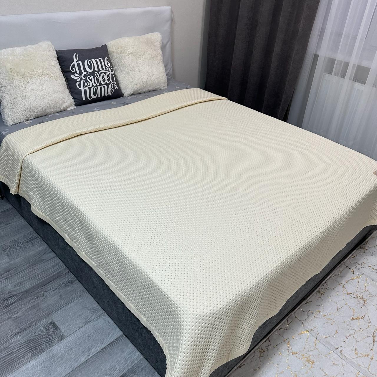 Покрывало на кровать евро 200x230 см Молочный (28796092)