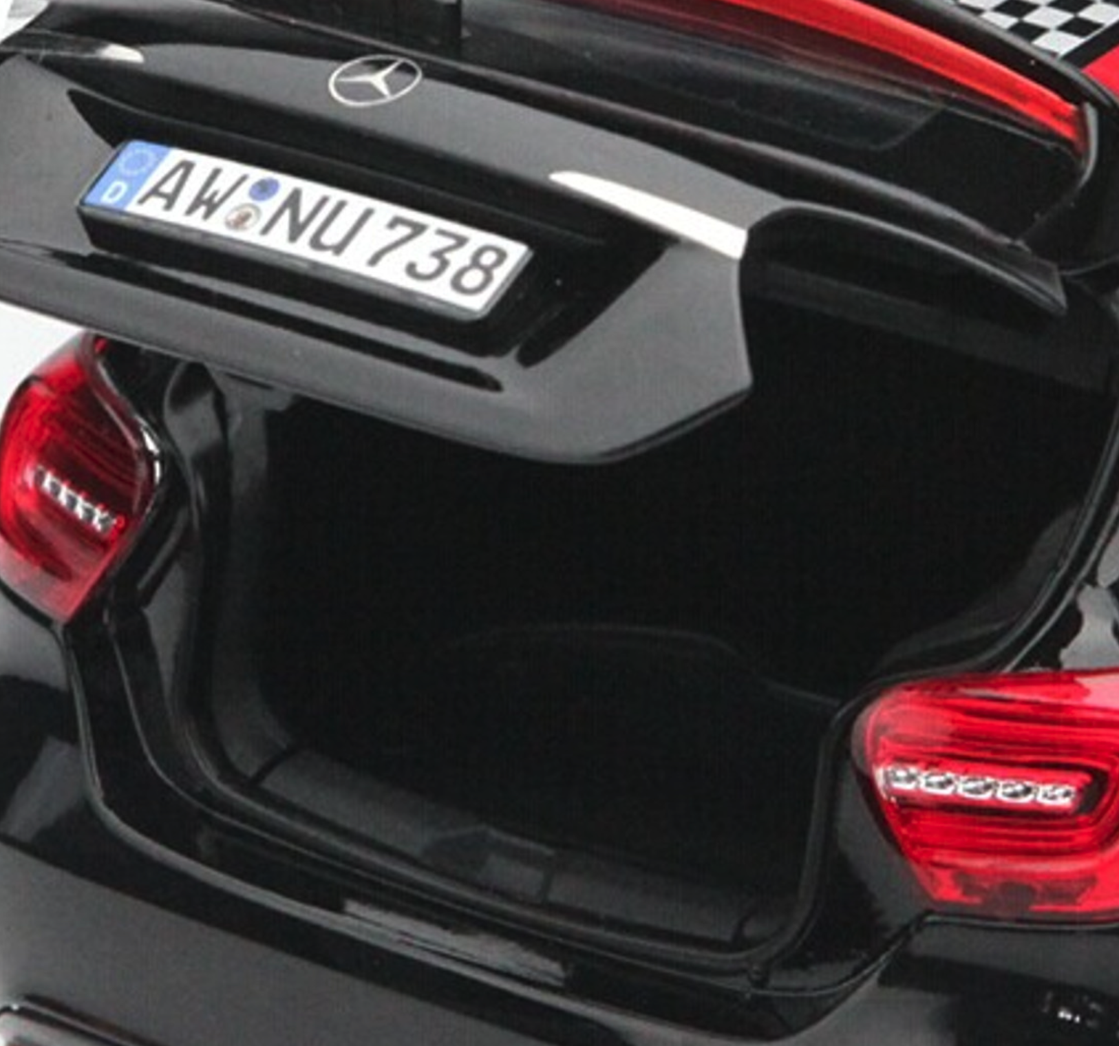 Модель автомобиля Norev 1:18 Mercedes-Benz A-Class W176 Sport Edition Black (183596) - фото 6 Модель автомобиля Norev 1:18 Mercedes-Benz A-Class W176 Sport Edition Black (183596) - фото 6