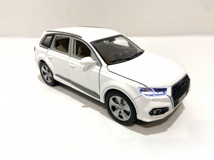Машина TK Union Group 1:24 Audi Q7 Auto Expert EL 5263 Белый