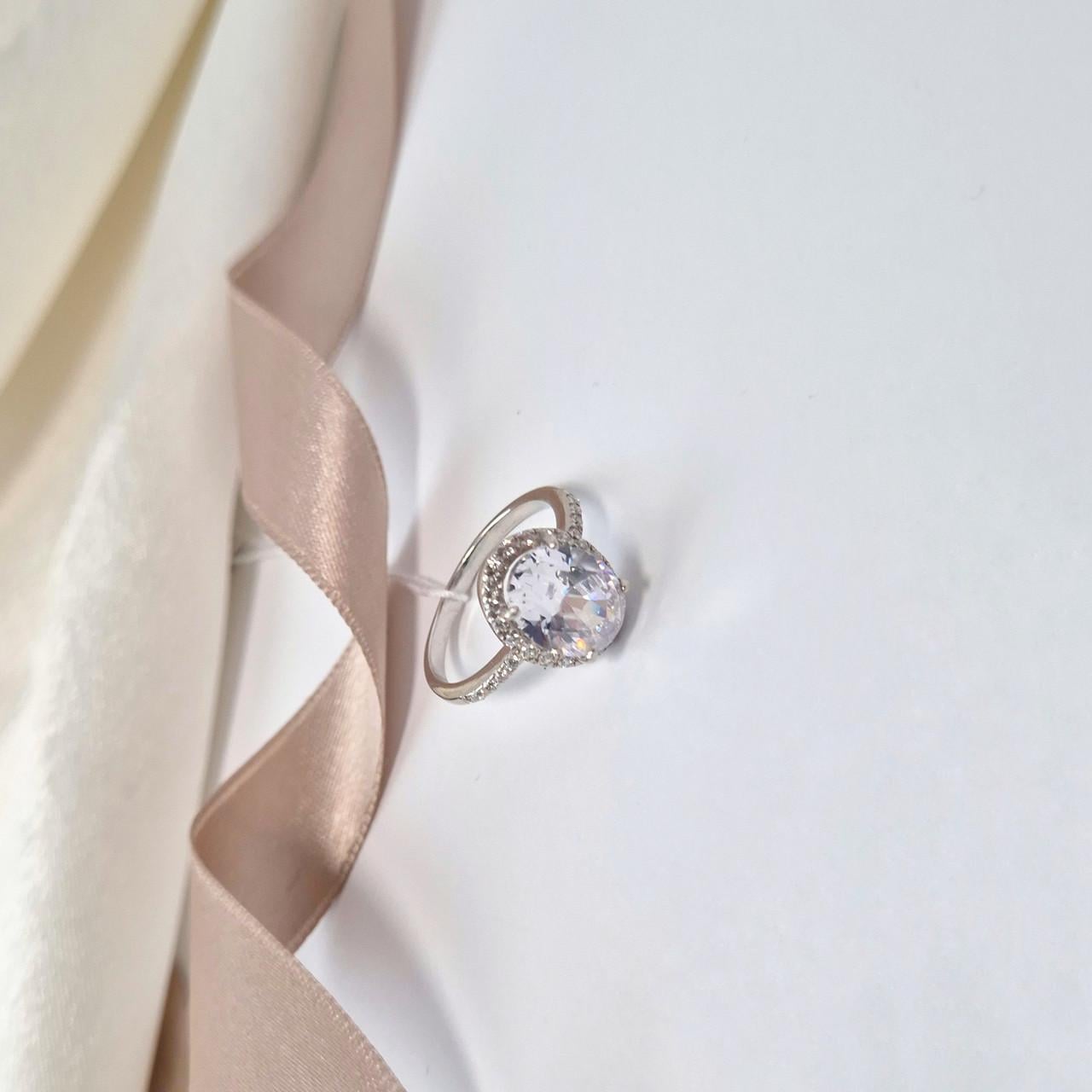 Кольцо с большим белым камнем серебро 925 пробы родированное 2,86 г р. 17 (81044б)