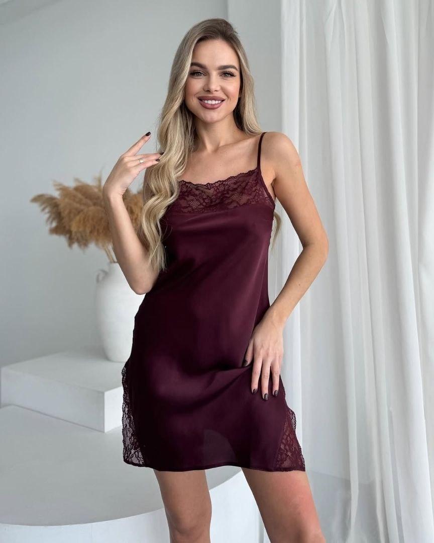 Пеньюар женский Julia с кружевной отделкой шелк-сатин M Бордовый (5123_82)