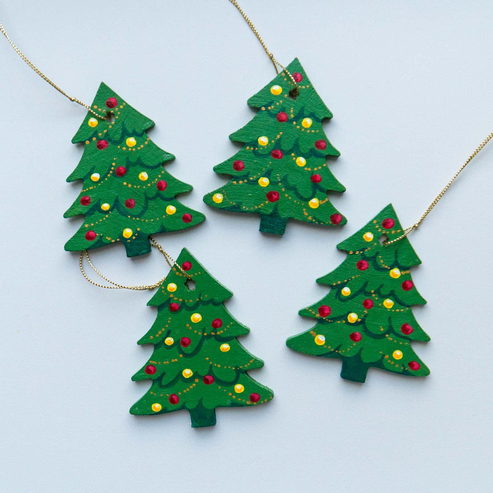 Набор деревянных новогодних игрушек на елку Ёлочки 4 шт. (yan-4-2) - фото 1 Набор деревянных новогодних игрушек на елку Ёлочки 4 шт. (yan-4-2) - фото 1