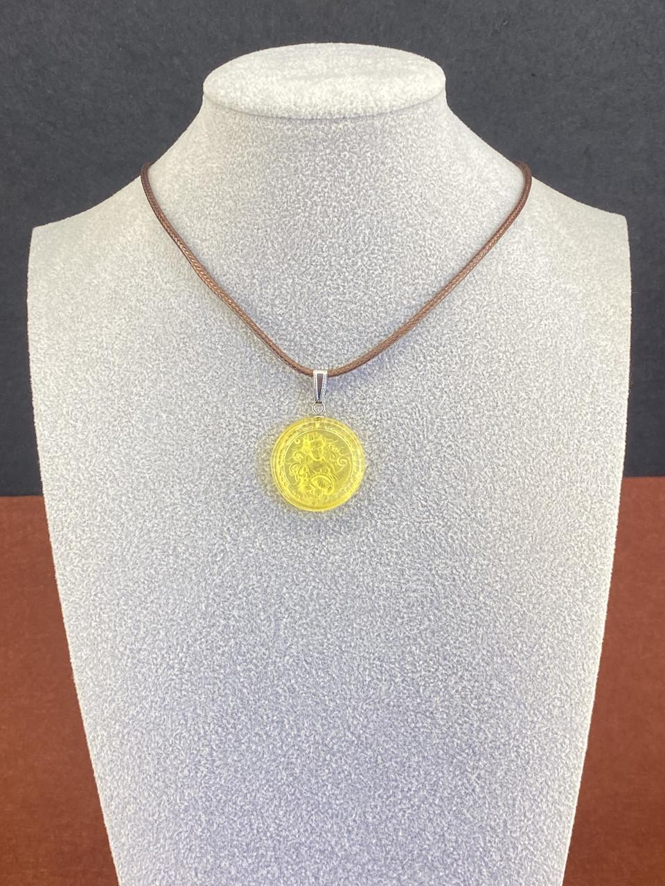 Кулон из янтаря 28/28 (К-129)