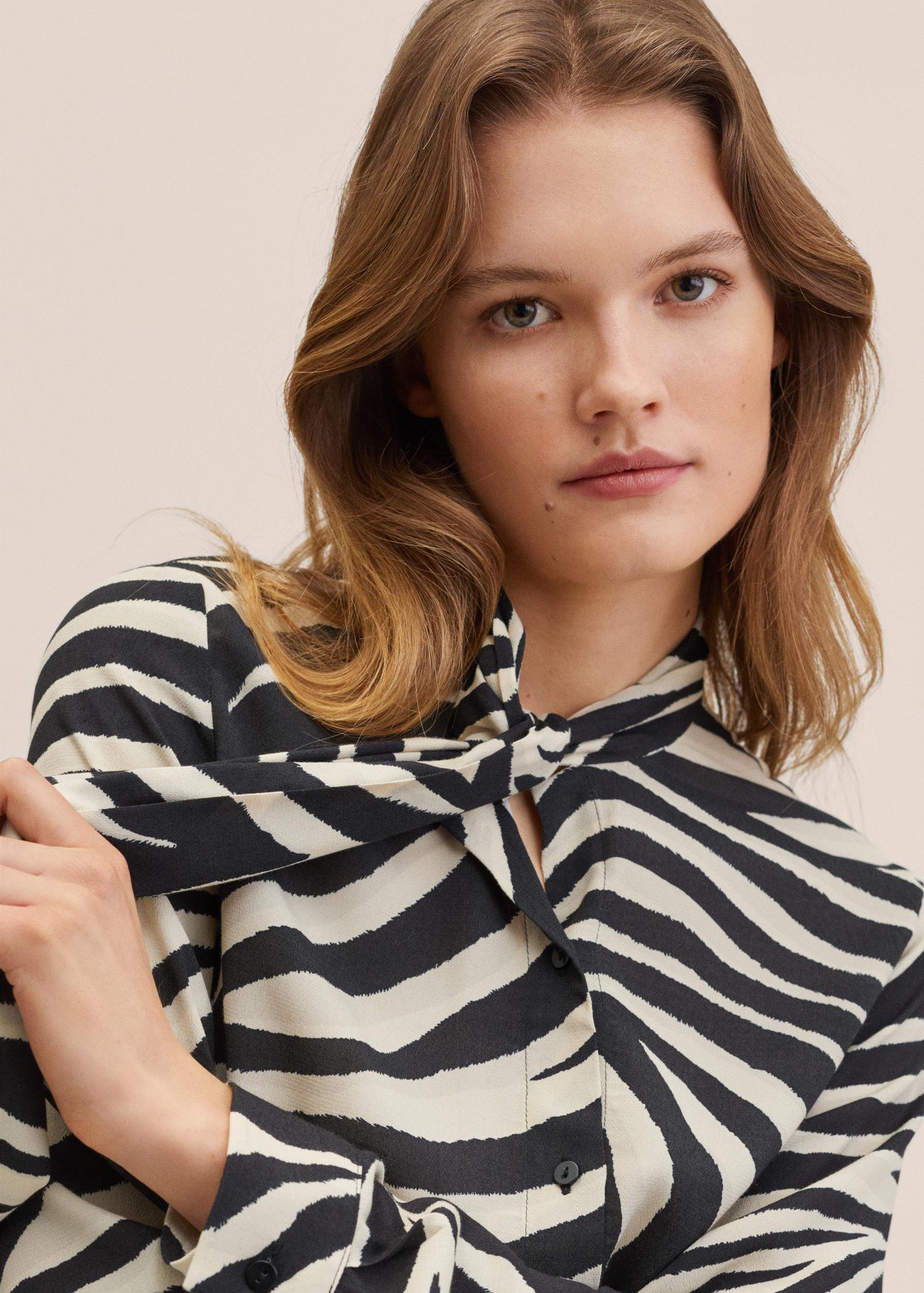 Блузка женская Mango 27033270 р. 20 Черный (1841323) - фото 3