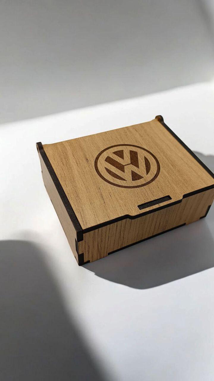 Ароматизатор в дифлектор для авто Volkswagen из дерева и войлока и аромапарфюм 5 мл (72) - фото 3 Ароматизатор в дифлектор для авто Volkswagen из дерева и войлока и аромапарфюм 5 мл (72) - фото 3