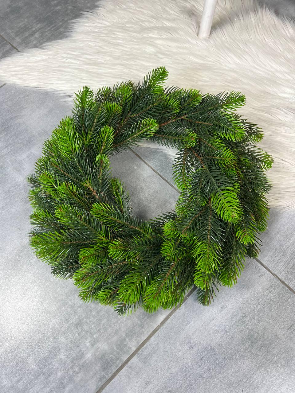 Новорічний вінок Роял зі штучної хвої з салатовими кінчиками 40 см Зелений (YA678611) - фото 5 Новорічний вінок Роял зі штучної хвої з салатовими кінчиками 40 см Зелений (YA678611) - фото 5
