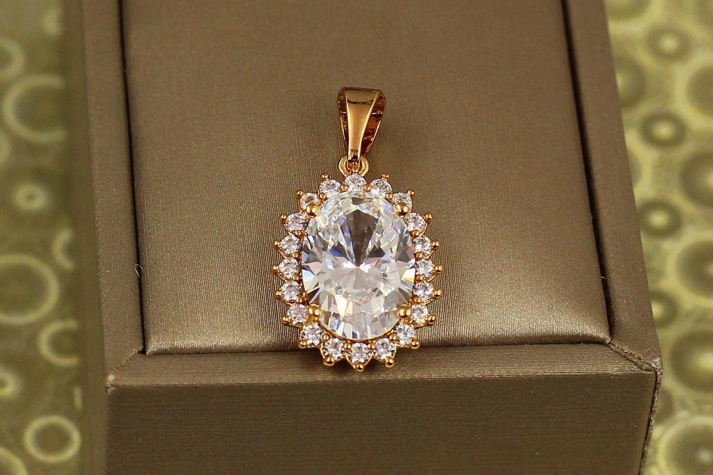 Кулон Xuping Jewelry Ожинка с белым камнем 2 см Золотистый (31756769)