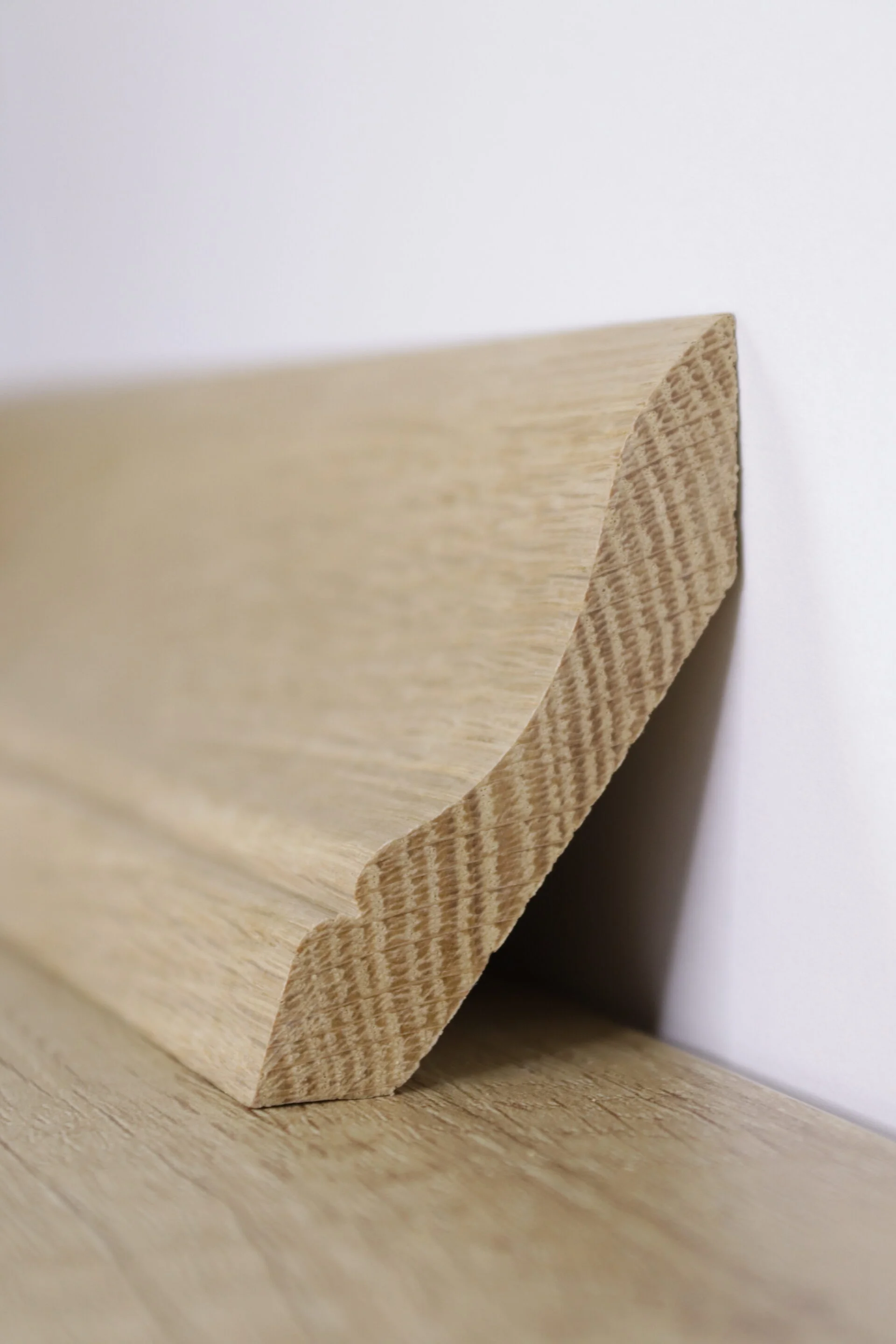 Плинтус деревянный Большая лодка дубовый из массива дерева 65х35 мм (31222837)