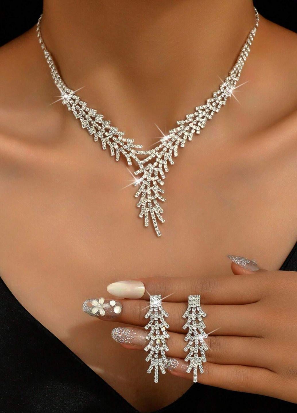 Комплект бижутерии колье и серьги с камушками Fashion Jewelry Серебристый (15475)