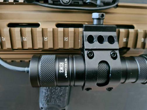 Крепление фонарика на планку Вивера Пикатинни на оружие - фото 3 Крепление фонарика на планку Вивера Пикатинни на оружие - фото 3