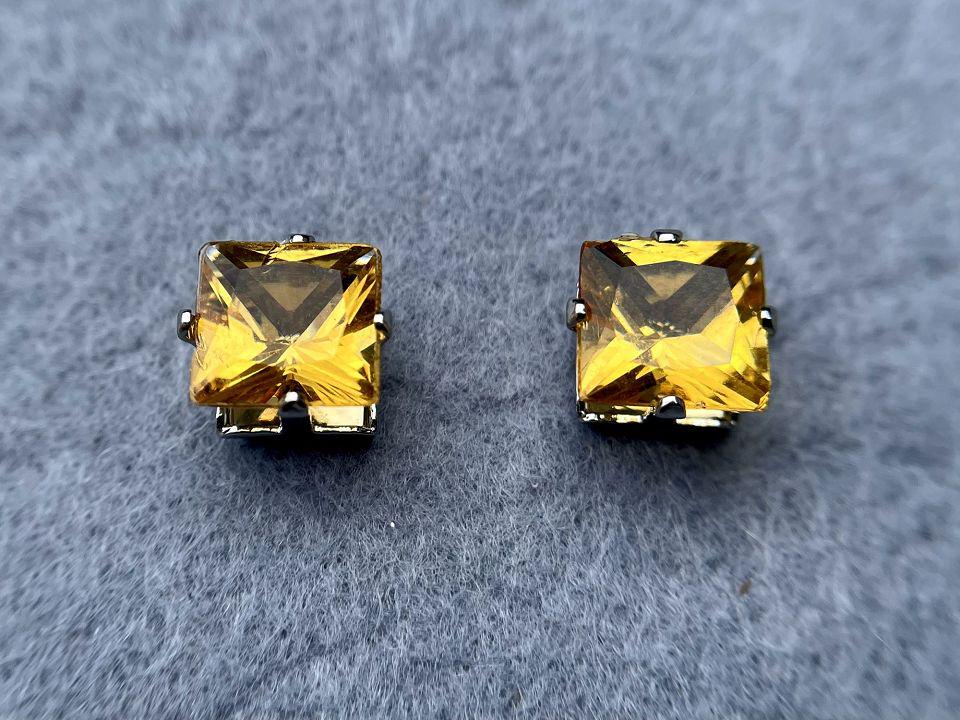 Серьги гвоздики квадратные Серьги гвоздики квадратные