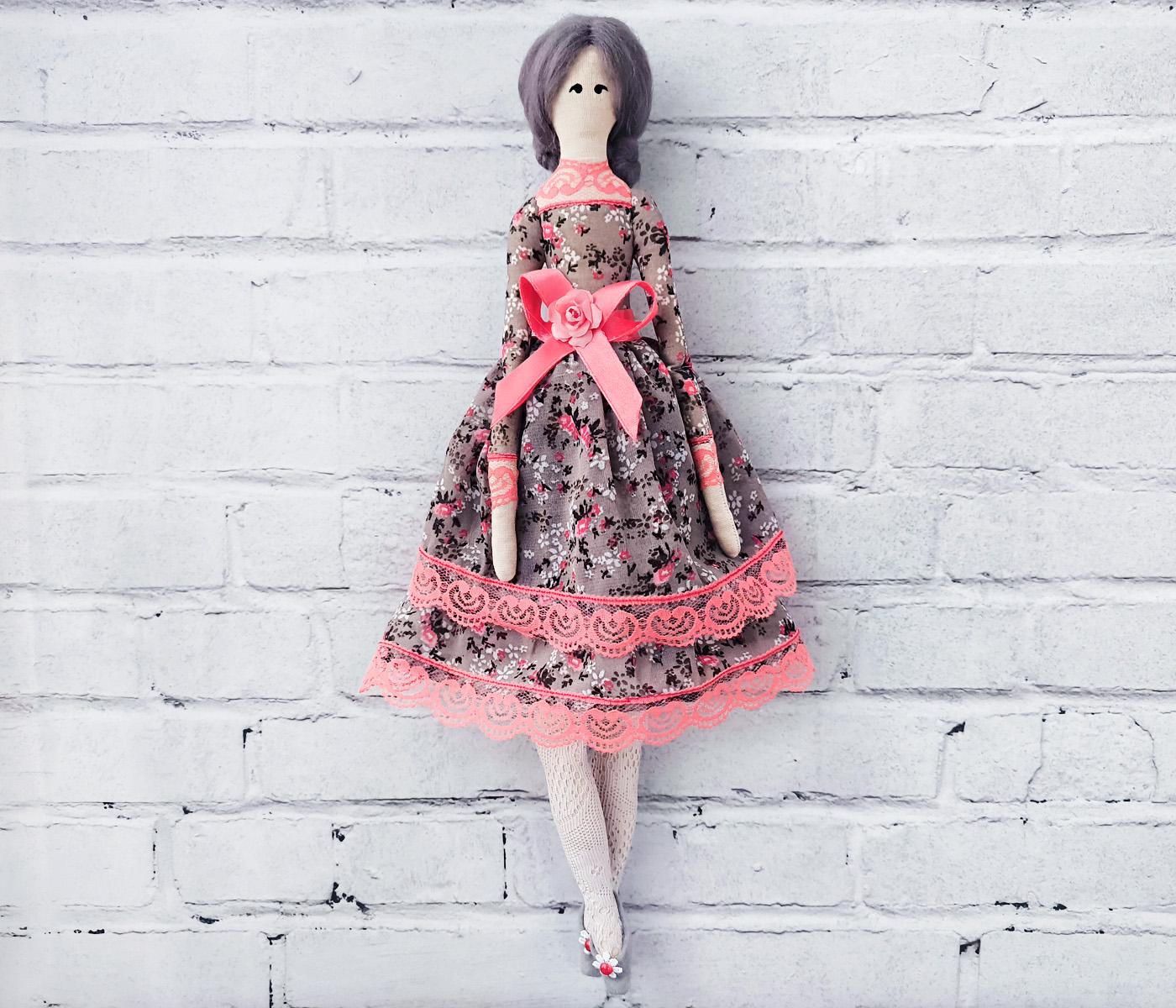 Интерьерная кукла в стиле тильда в платье Серый/Розовый (1335008488)