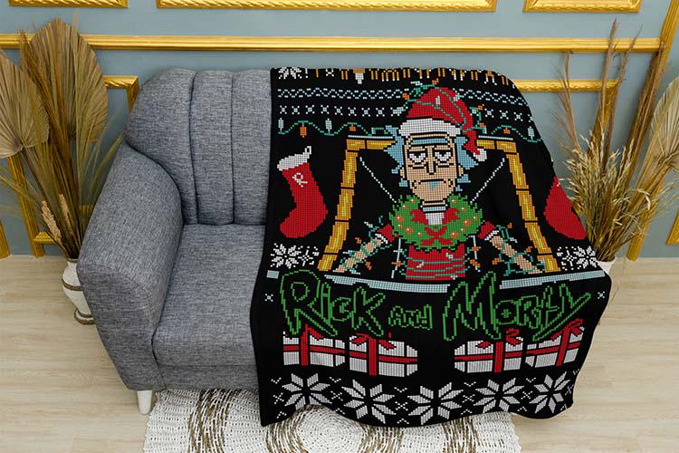 Плед плюшевый Rick and Morty New Year’s adventures around the worlds однослойный 135х150 см (114484)