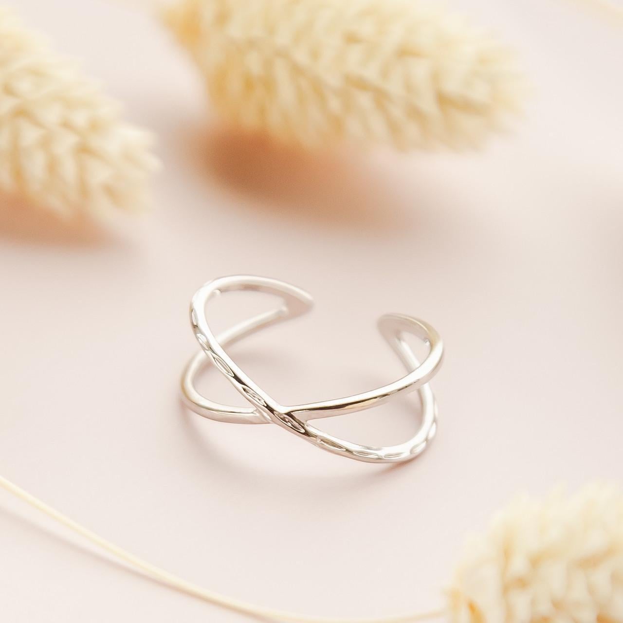 Кольцо серебряное Орбита разомкнутое блестящее без вставок р. 18 Кольцо серебряное Орбита разомкнутое блестящее без вставок р. 18