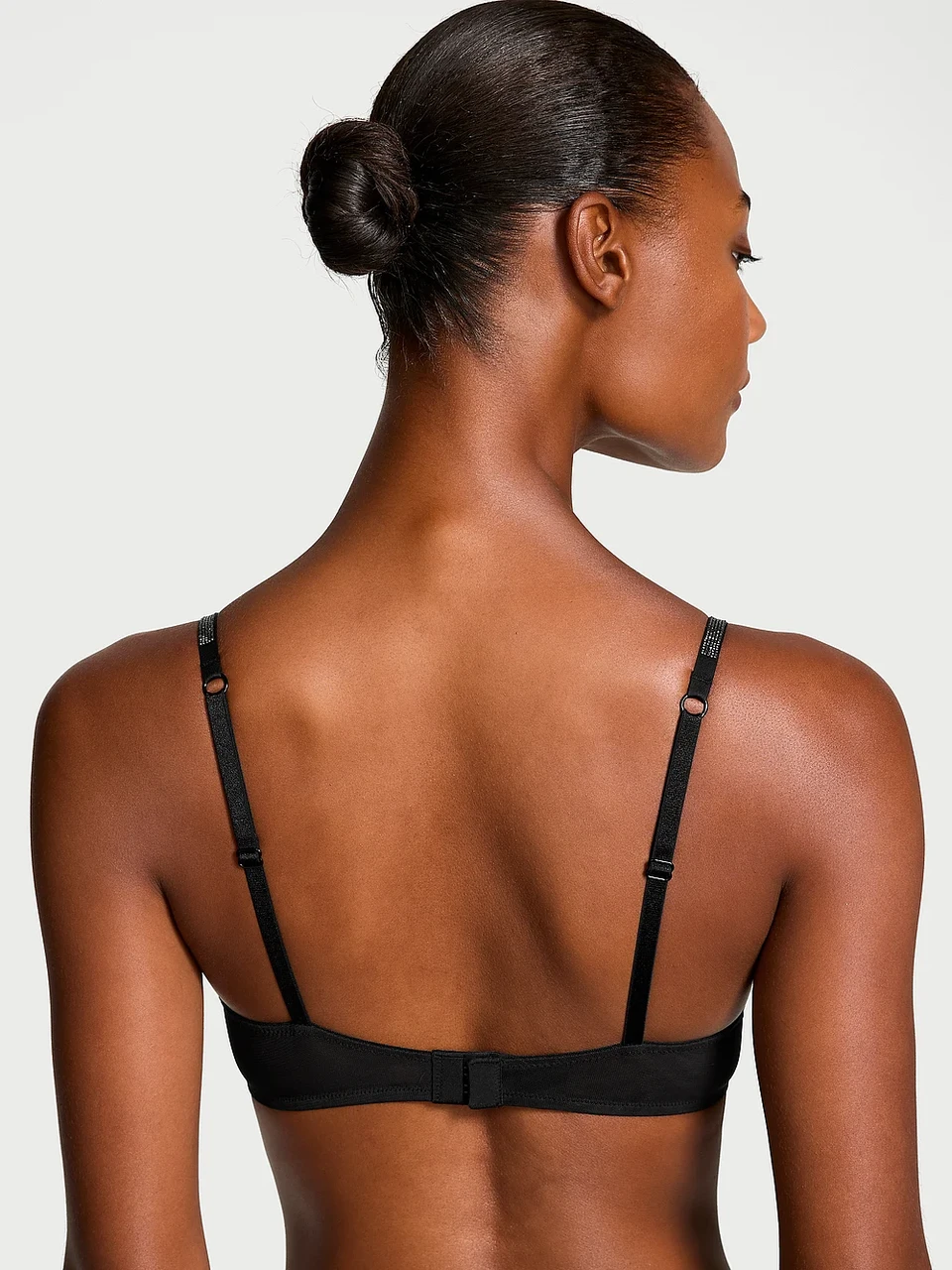 Бюстгальтер Victoria's Secret Sheer Shine Unlined Low-Cut Demi Bra 80B Чорний (26970606) - фото 2 Бюстгальтер Victoria's Secret Sheer Shine Unlined Low-Cut Demi Bra 80B Чорний (26970606) - фото 2