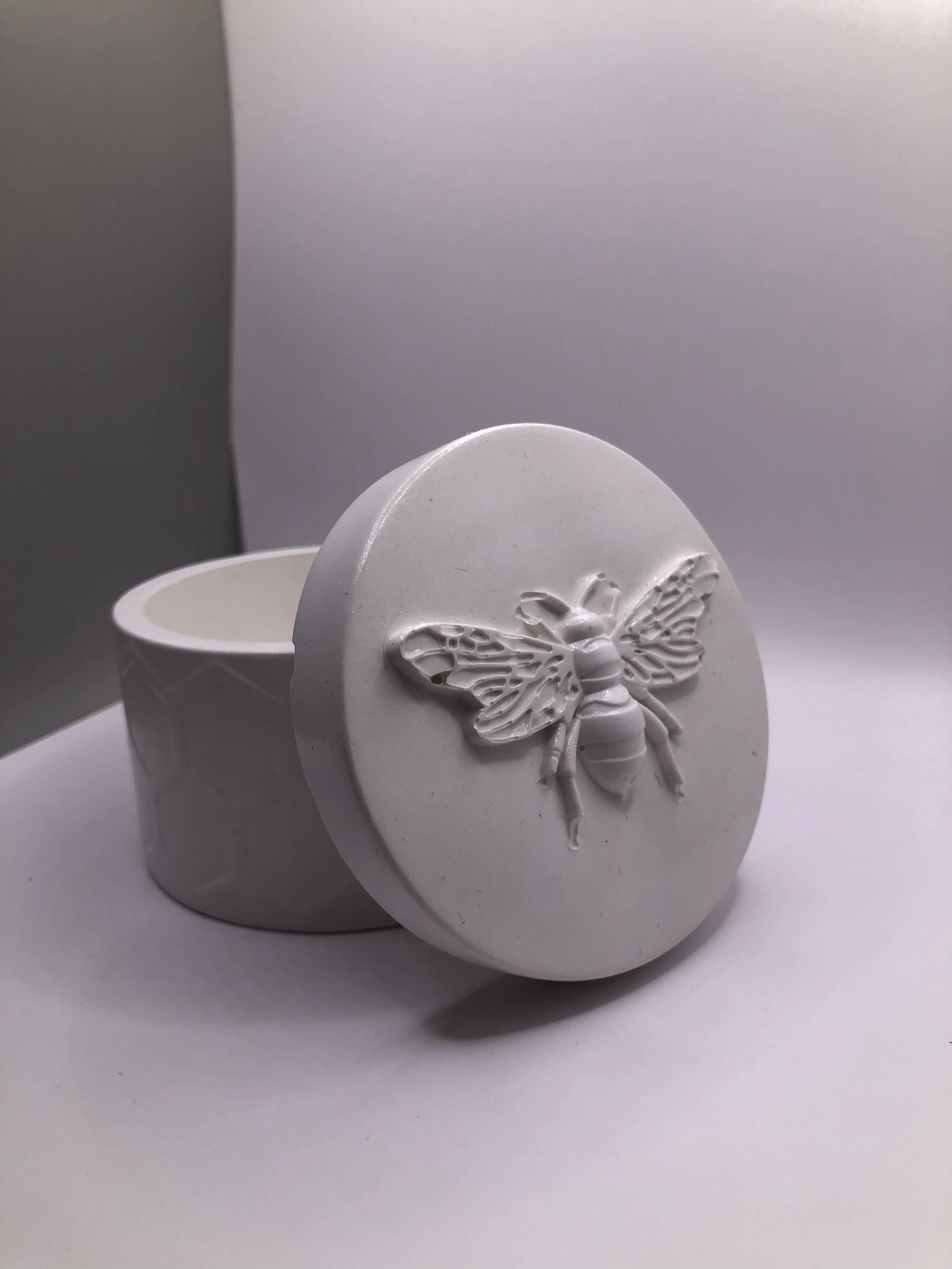 Кашпо гипсовое Пчела для свечей и растений с крышкой 4,4х7,7 см Белый - фото 2 Кашпо гипсовое Пчела для свечей и растений с крышкой 4,4х7,7 см Белый - фото 2