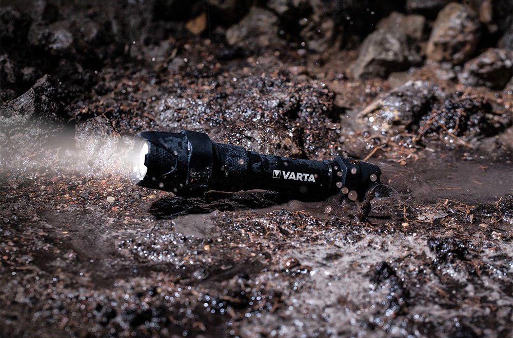 Фонарь ручной Varta Indestructible F20 PRO 18711 Cree XP-C 6W 350Lm 2xAA IP67 (4838) - фото 9