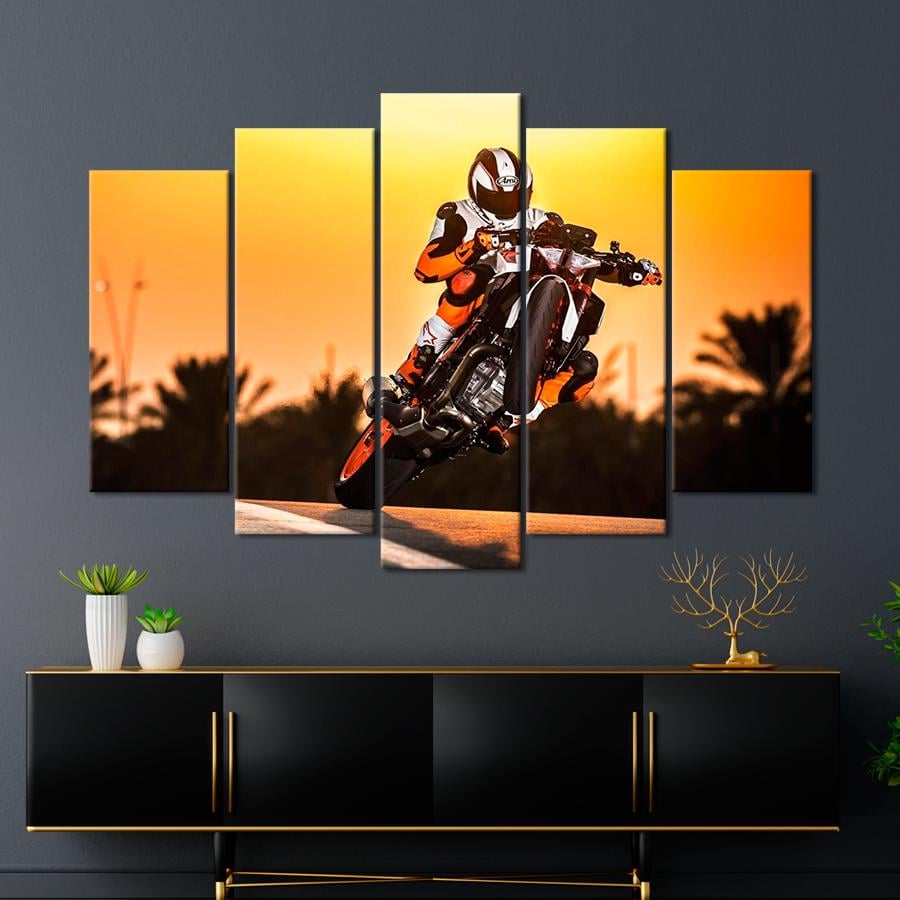 Картина Автомобиль Гонщик на KTM 1290 Super Duke R на трассе 137x85 см (A1217-5)
