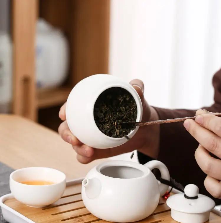 Набор для чайной церемонии Гунфу Ча дорожный Классик Мята дорожный 4 персоны с чабанью 10 предметов Белый (23062246) - фото 3 Набор для чайной церемонии Гунфу Ча дорожный Классик Мята дорожный 4 персоны с чабанью 10 предметов Белый (23062246) - фото 3